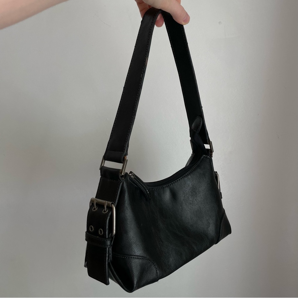 Black Buckle Baguette